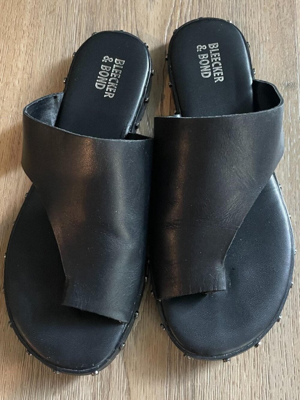 Bleecker & Bond Heidi Black Leather Studded Toe Loop Slide Sandals Women's 7